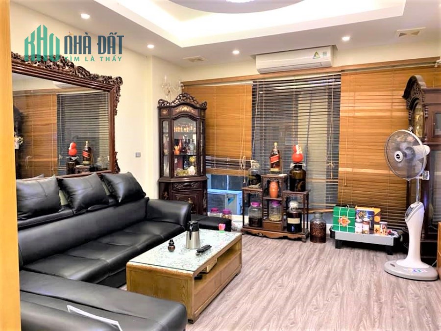 Nhà ngõ 16 Hoàng Cầu, Đống Đa: DT 71m2*5T; MT 6,4m. Giá 8,8 tỷ