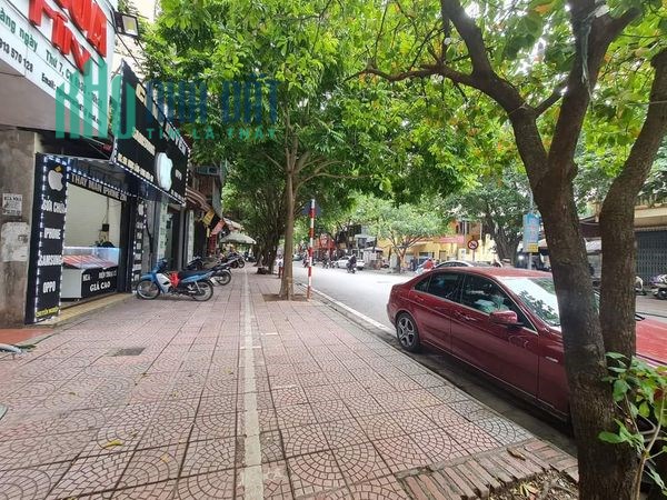 Cần bán nhanh mặt phố Ngọc Lâm diện tích 43m, kinh doanh sầm uất ngày đêm