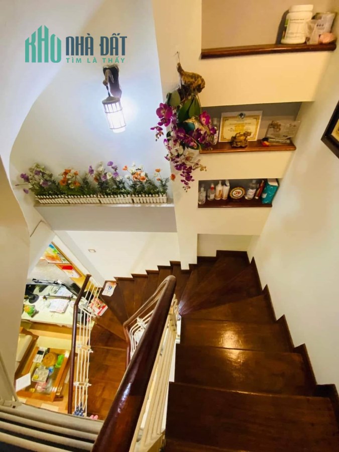 Bán nhà Vũ Tông Phan 40m2 5 tầng giá 4.5 tỷ LH em Vân 0384365907