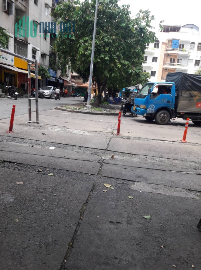 Nhà mặt tiền ngay bệnh viện q5 giá 6 tỷ 8