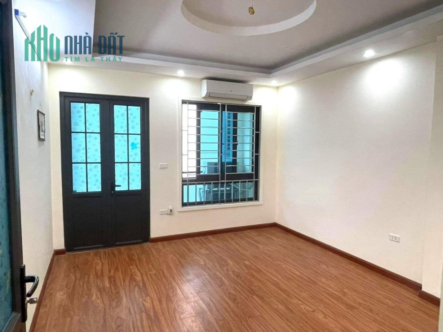 BÁN NHÀ ĐƯỜNG THUỴ KHUÊ, Ô TÔ, SÁT HỒ, 39M2, 5 TẦNG, 4M, NHỈNH 5 TỶ. Tây Hồ