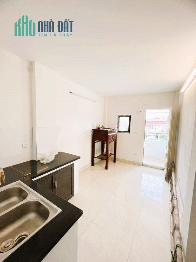 Bán nhà mặt phố Nguyễn Văn Cừ 5 tầng, 5,8 tỷ, kinh doanh