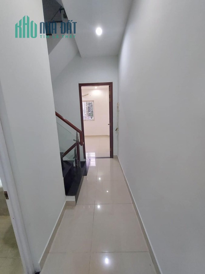 Bán nhà đường Trương Công Định Tân Bình, Hxh thông 4 tầng 33.4m2, 5.6tỷ, 0907824465