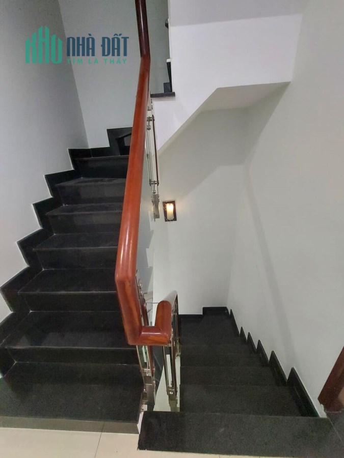 Bán nhà đường Trương Công Định Tân Bình, Hxh thông 4 tầng 33.4m2, 5.6tỷ, 0907824465