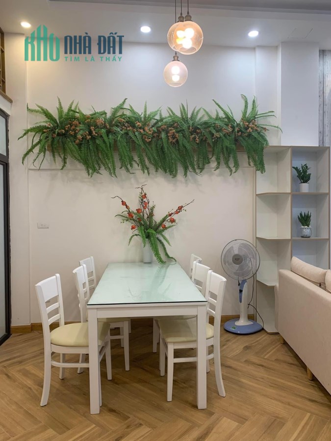 Bán nhà mặt phố Chính Kinh giá 7.7 tỷ, 40mx4 tầng, kinh doanh tốt