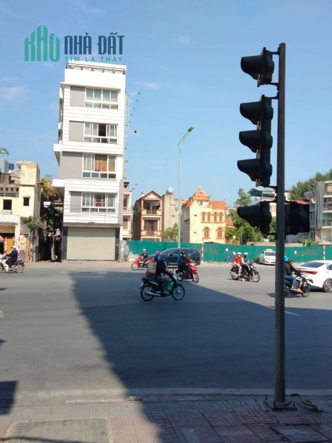 Bán nhà mặt phố C4 Nguyễn Văn Cừ - Long Biên, DT: 92m2, MT: 6.6m2 Giá chỉ 28.5 Tỷ