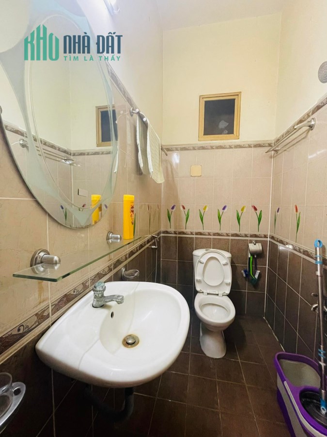 Bán nhà Dương Quảng Hàm, Gò Vấp, hẽm xe tải, 3 tầng, 3PN, 60m2, 5.75 tỷ