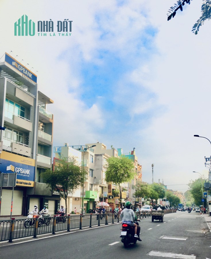 Bán nhà sát quận 1 dưới chân Cầu Bông giá nhỉnh 5 tỷ