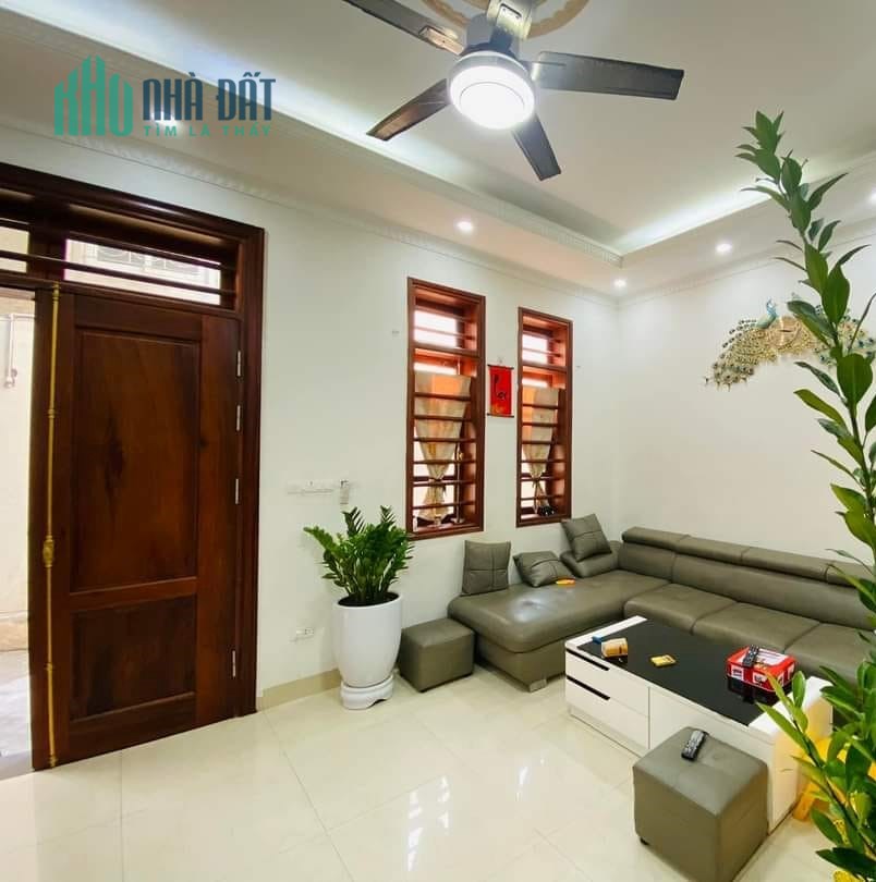 Nhà đẹp Phú Diễn – gần phố - ở sướng – DT 40m , 5 tầng – nhỉnh 3 tỷ.