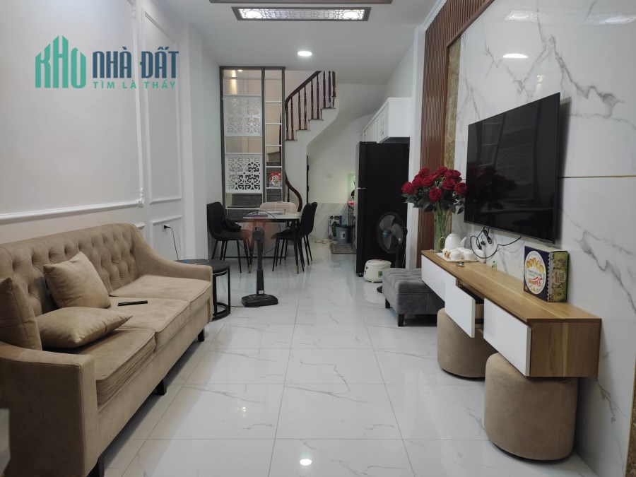Bán nhà mới đẹp Cổ Nhuế, Bắc Từ Liêm 35m, 5T, MT 3.5m, nhỉnh 3 tỷ, nhà đẹp ở luôn.