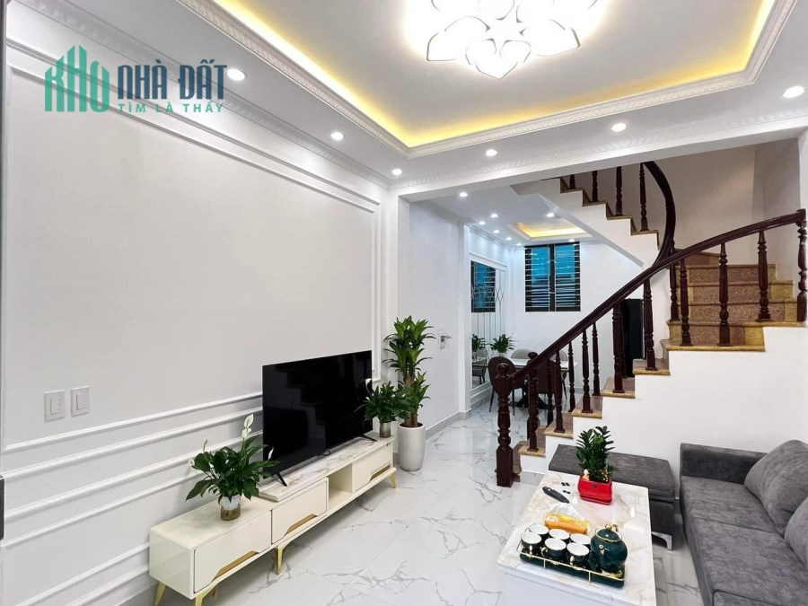 NHÀ ĐẸP NGÕ 591 HOÀNG HOA THÁM – 35m2 5T MT3.6m – chỉ 3.85 tỷ