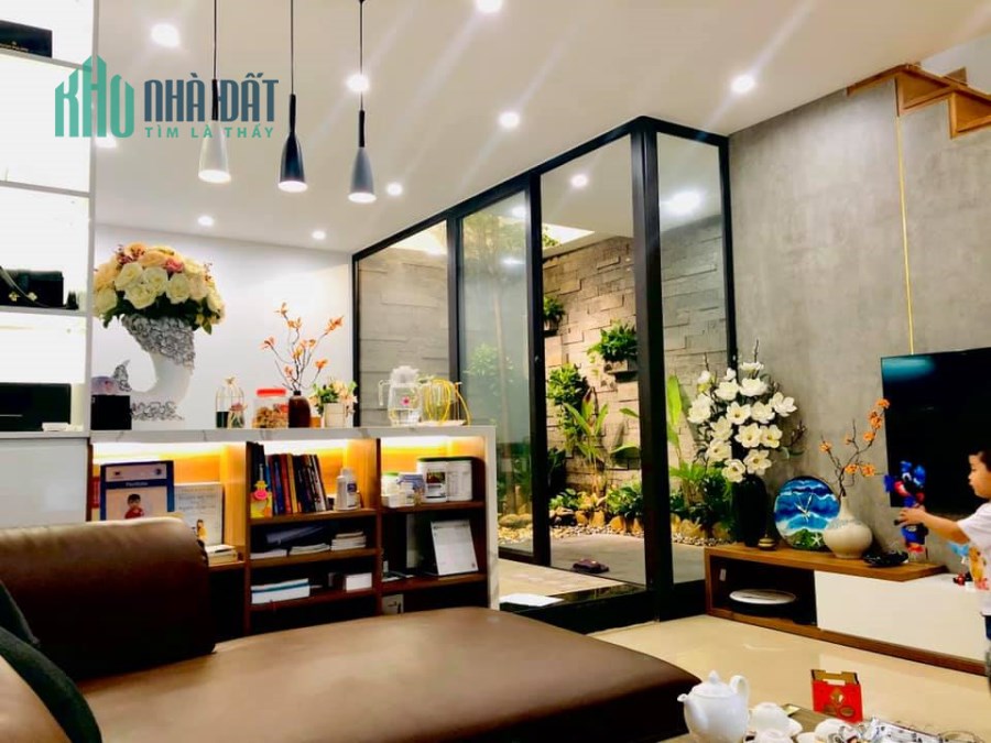 Cần bán nhà ngõ 211 Khương Trung giá 5.1 tỷ, 48mx5T, đẹp ở ngay
