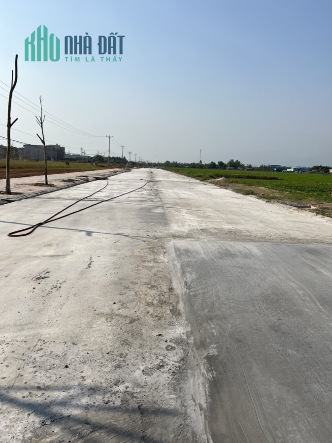 Bán ô A40 đấu giá lai sơn, Đồng Tâm, Vĩnh Yên 100m2, giá: 2,3x Tỷ.Liên hệ: 0986.454.393-0986.797.222