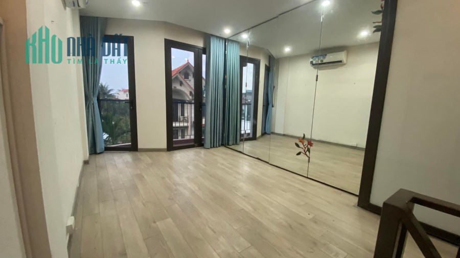 NHỈNH 5TỶ CÓ NHÀ MẶT PHỐ LONG BIÊN QUẬN-36M 5T-VỈA HÈ RỘNG-KINH DOANH