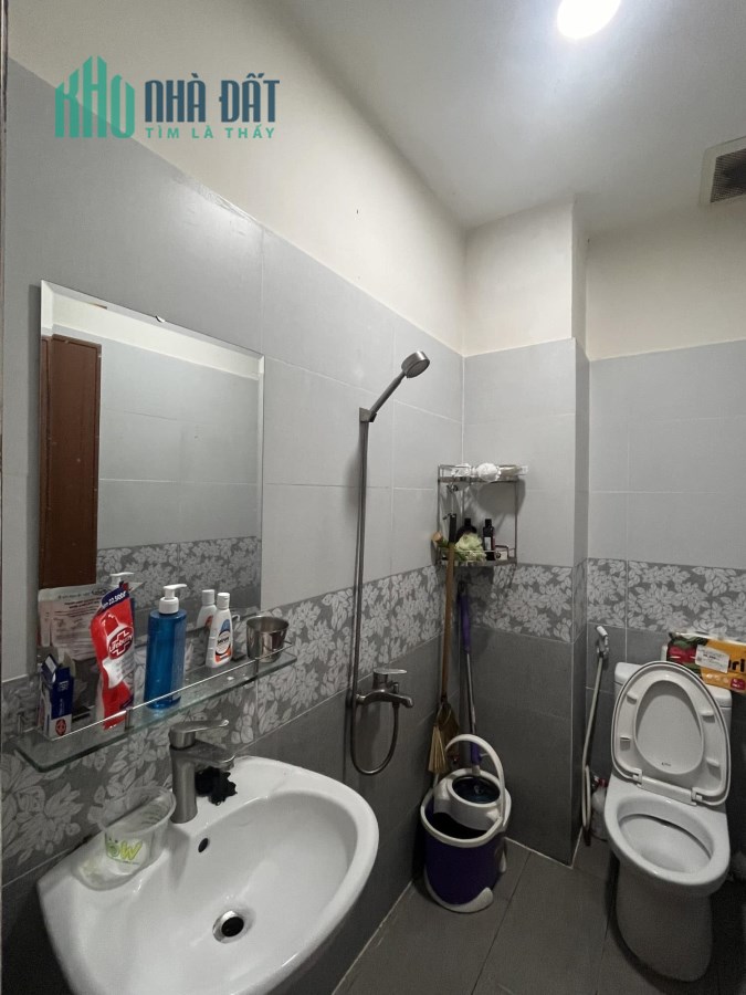 Bán nhà Quận 10 Cao Thắng. đường nhựa xe hơi vào nhà 5 Tầng BTCT.