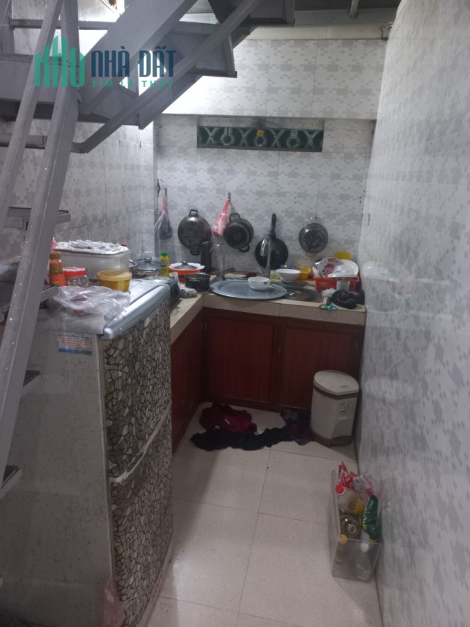Cần bán nhà 39m2, sổ đỏ, cấp 4 Giá 2.3 tỷ. trục cổng làng Đa Sỹ. Hà Đông.