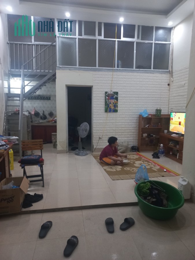 Cần bán nhà 39m2, sổ đỏ, cấp 4 Giá 2.3 tỷ. trục cổng làng Đa Sỹ. Hà Đông.