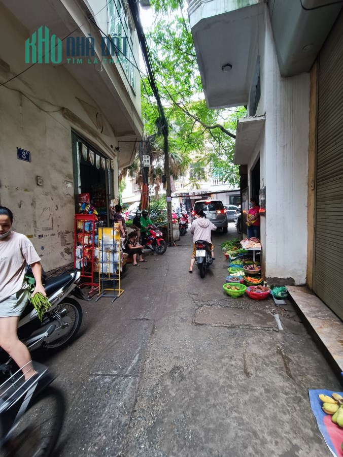 Bán nhà có sổ đỏ đường Đội cấn quận Ba Đình, 95m, MT 6 m,  nhỉnh 5 tỷ, 0983 416 997.