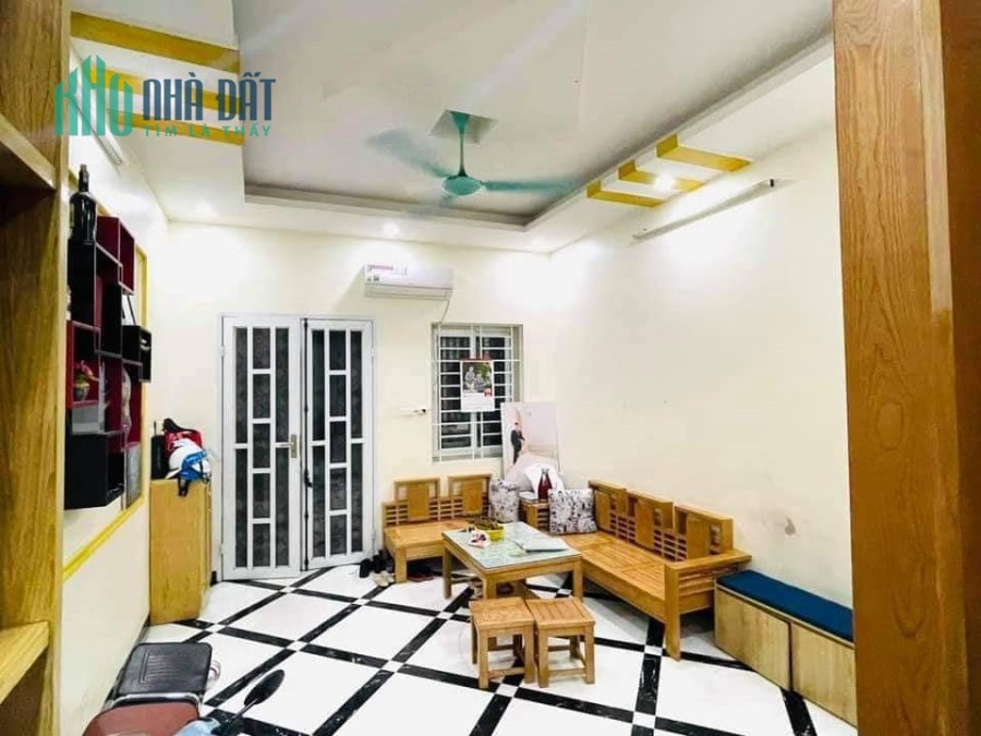 BÁN NHÀ VĂN MIẾU QUỐC TỬ GIÁM, ĐỐNG ĐA 18M2x4TẦNG 2 PHÒNG NGỦ- CÁCH PHỐ 40M- GIÁ 1,8 TỶ
