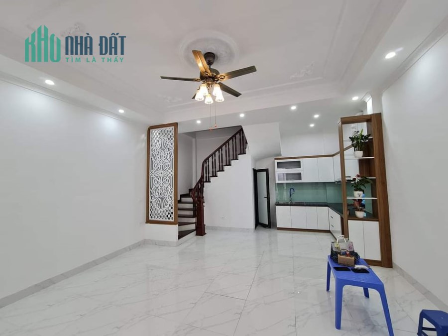 Bán nhà phường Yên Sở , ô tô cách 100 m, 55M x 5T,Giá 5.8 tỷ. LH 0975149605