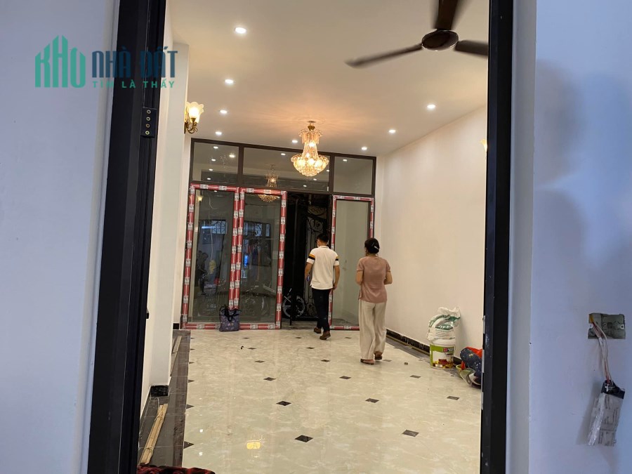 Bán nhà Khâm Thiên, Quận Đống Đa, Có sân. CCMN 63mx5T, MT 4m. Giá 6.5 tỷ