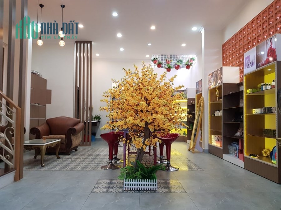 Tòa nhà văn phòng, Hiệp Tân, Tân Phú, 119m, 5 tầng, ngang 6m, thang máy, giá chỉ 16,9 tỷ.