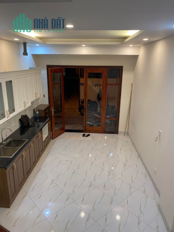 BÁN NHÀ QUỐC TỬ GIÁM, ĐỐNG ĐA 17M2x5TẦNG-2 PHÒNG NGỦ CÁCH PHỐ 30M- GIÁ 1,65 TỶ