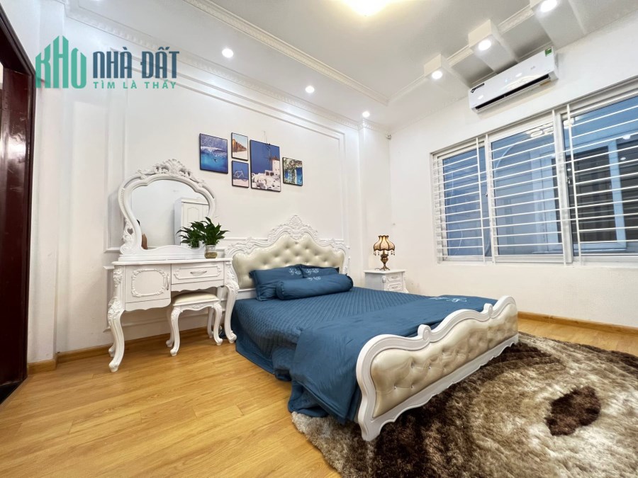 BÁN NHÀ NGÕ VĂN HƯƠNG, ĐỐNG ĐA 27M2x4TẦNG NGÕ RỘNG 3 GÁC ĐỖ CỬA, CÁCH PHỐ 20M- GIÁ 2,9 TỶ