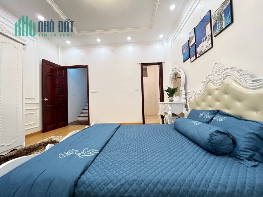 BÁN NHÀ NGÕ VĂN HƯƠNG, ĐỐNG ĐA 27M2x4TẦNG NGÕ RỘNG 3 GÁC ĐỖ CỬA, CÁCH PHỐ 20M- GIÁ 2,9 TỶ