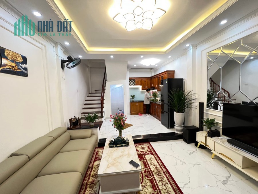 BÁN NHÀ NGÕ VĂN HƯƠNG, ĐỐNG ĐA 27M2x4TẦNG NGÕ RỘNG 3 GÁC ĐỖ CỬA, CÁCH PHỐ 20M- GIÁ 2,9 TỶ