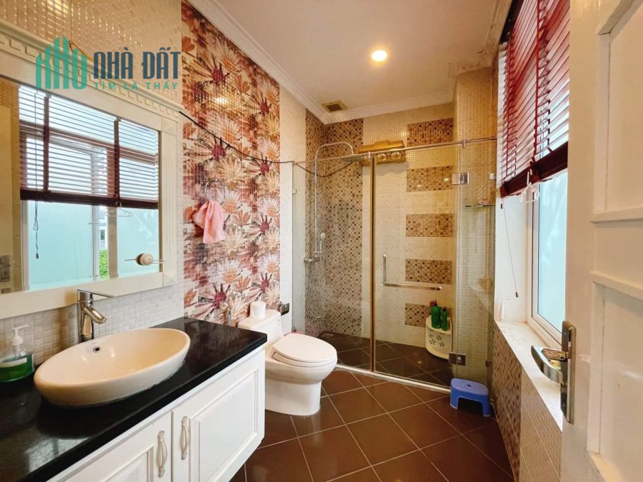 Hạ chào!! Bán nhanh biệt thự quận Long Biên 270m,mặt tiền 15m giá chỉ 26 tỷ.