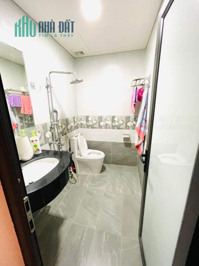 Nhà đẹp Phạm Ngọc Thạch 45m2, 5tầng 6.6 Tỷ.