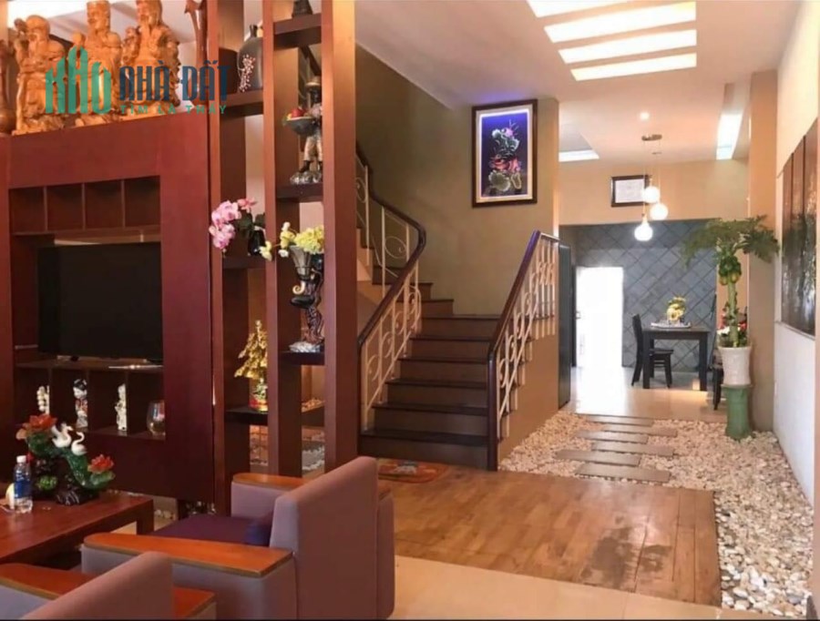 Bán Nhà 3 Tầng MT Nguyễn Tất Thành
