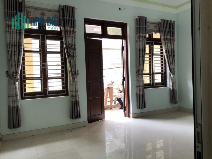 Cho thuê nhà 3 tầng băng 2 Mê Linh, Liên Bảo, Vĩnh Yên giá : 7,5tr/ tháng.Liên hệ: 0986.454.393