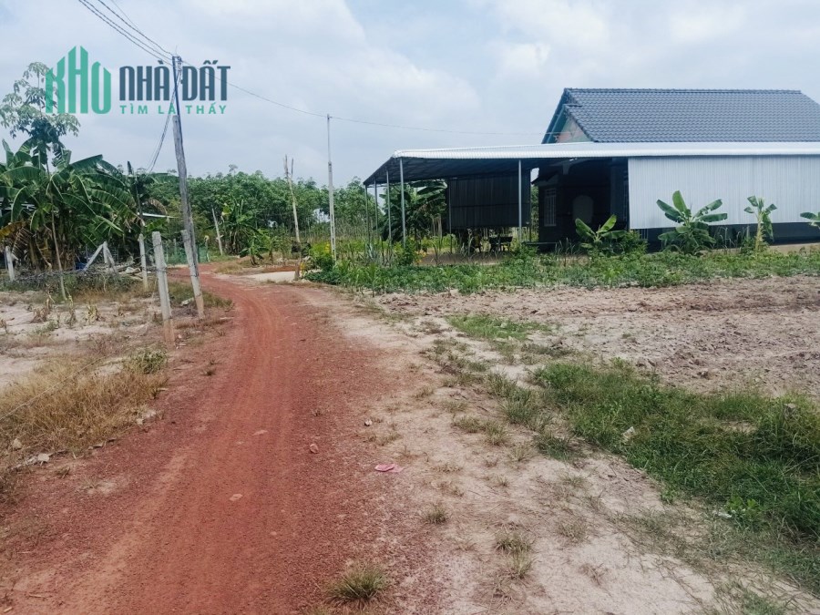 Tấn có lô đất ngang 10m, có thổ cư, dân đông, thích hợp cho anh chị đầu tư.