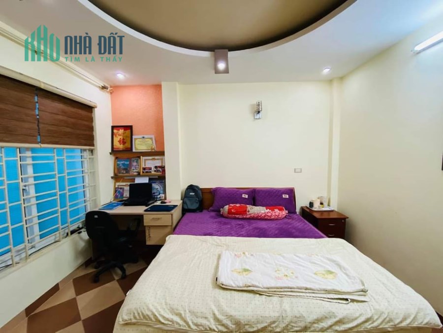 Bán nhà riêng Đại Từ, phường Hoàng Liệt, ô tô, 136M x 3T,  18 tỷ. LH 0975149605