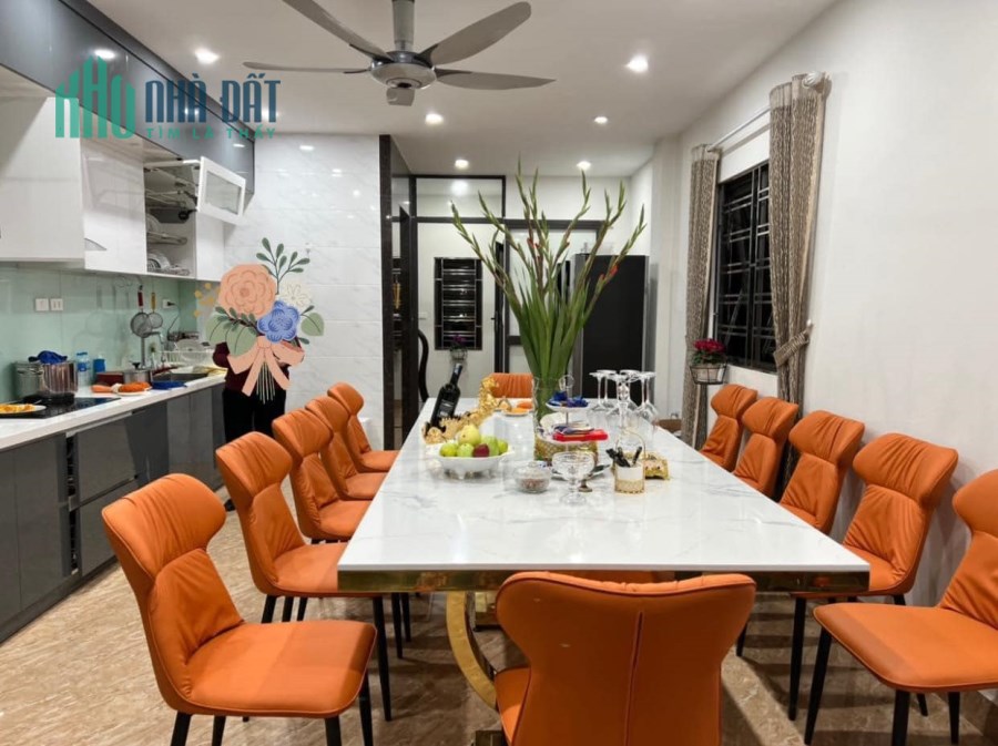 Bán mảnh đất đẹp nhất Phố PHAN VĂN TRƯỜNG 65m2, Mt 7M, Giá 16.2 Tỷ.