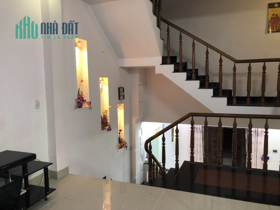 Chính chủ cần bán siêu rẻ nhà mặt tiền Hải Châu - Kẹt tiền bán gấp, có sổ đỏ