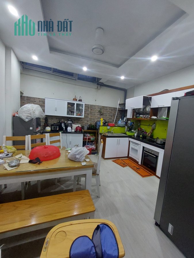 Bán nhà Nguyễn Khang, Cầu Giấy 60m2 x 4 tầng, nhà đẹp, tặng nội thất, giá 8.5 tỷ