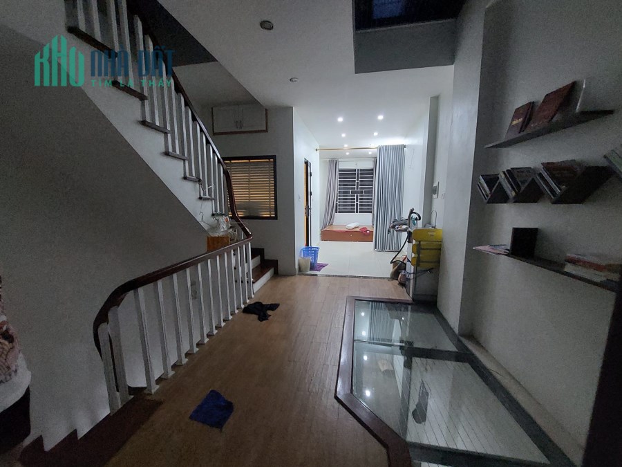 Bán nhà Nguyễn Khang, Cầu Giấy 60m2 x 4 tầng, nhà đẹp, tặng nội thất, giá 8.5 tỷ