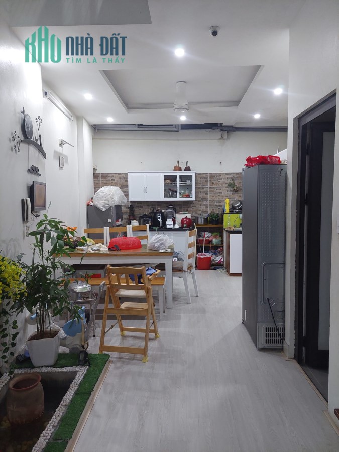 Bán nhà Nguyễn Khang, Cầu Giấy 60m2 x 4 tầng, nhà đẹp, tặng nội thất, giá 8.5 tỷ