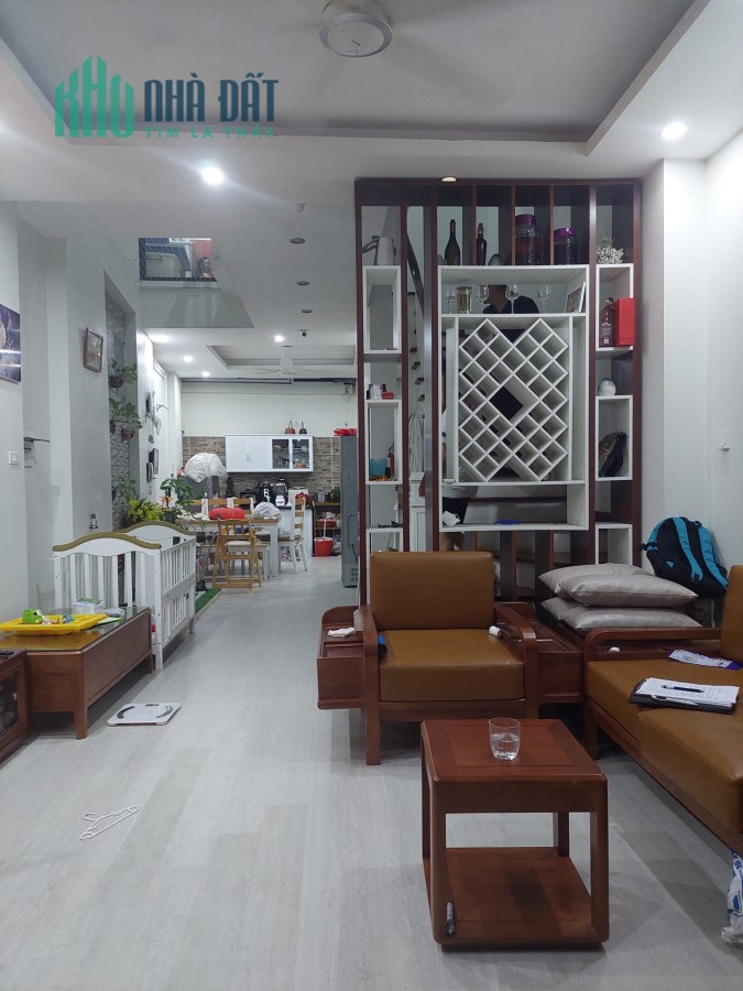 Bán nhà Nguyễn Khang, Cầu Giấy 60m2 x 4 tầng, nhà đẹp, tặng nội thất, giá 8.5 tỷ