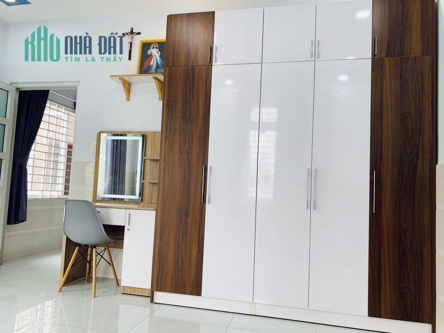 Bán nhà đường  Lạc Long Quân Phường 10 Quận Tân Bình. 52m2.Giá 7.9 tỷ. 0988758645