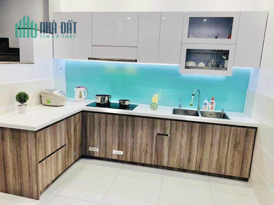 Bán nhà đường  Lạc Long Quân Phường 10 Quận Tân Bình. 52m2.Giá 7.9 tỷ. 0988758645
