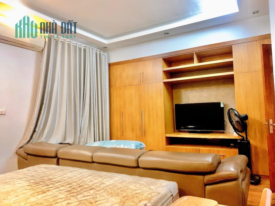Mặt phố HBT đẹp, vỉa hè rộng 40 nhà 5 tầng giá 22 tỷ