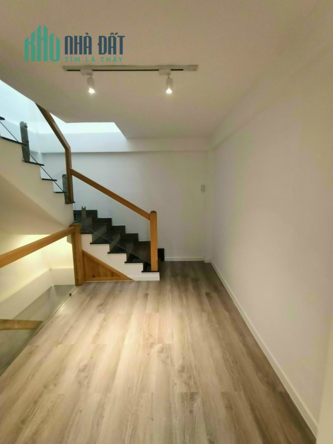 Nhà MỚI – HẺM XE HƠI THÔNG – sát VinCom KDC Nam Long Quận 7