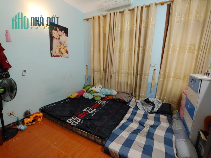 Bán nhà Nguyễn Ngọc Vũ, 90m2 x 4 tầng, ô tô đỗ cửa, gần phố, giá 13.5 tỷ