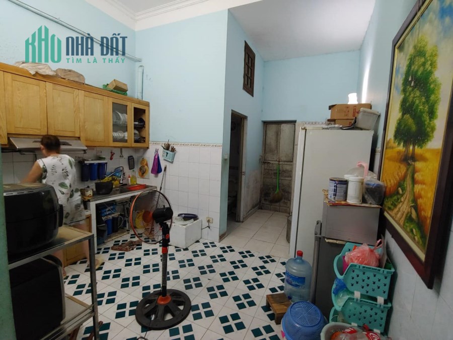 Bán nhà Nguyễn Ngọc Vũ, 90m2 x 4 tầng, ô tô đỗ cửa, gần phố, giá 13.5 tỷ