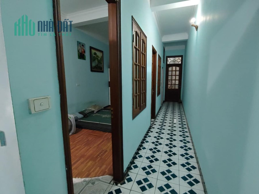 Bán nhà Nguyễn Ngọc Vũ, 90m2 x 4 tầng, ô tô đỗ cửa, gần phố, giá 13.5 tỷ