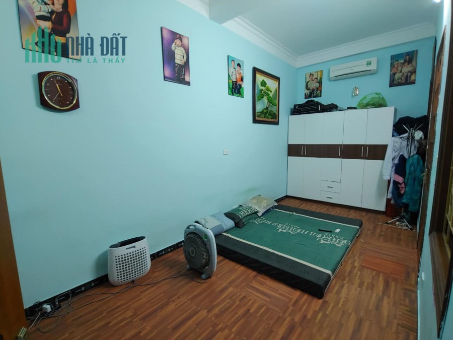 Bán nhà Nguyễn Ngọc Vũ, 90m2 x 4 tầng, ô tô đỗ cửa, gần phố, giá 13.5 tỷ